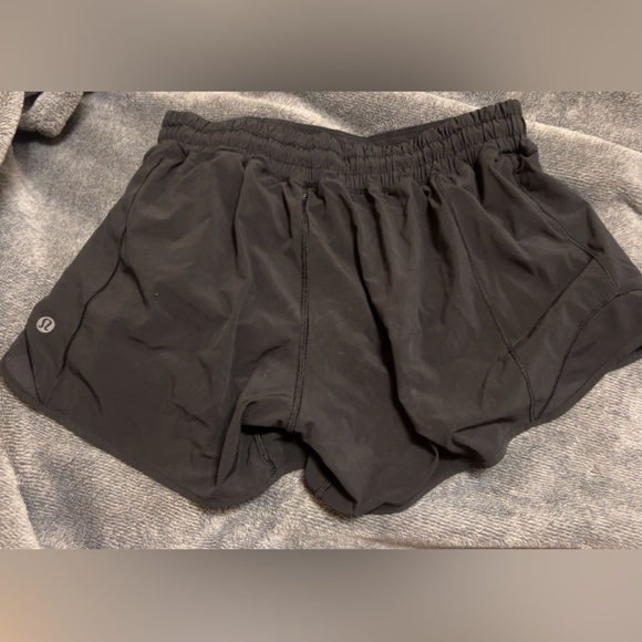 Lululemon Hotty Hot shorts black - Picture 2 of 3